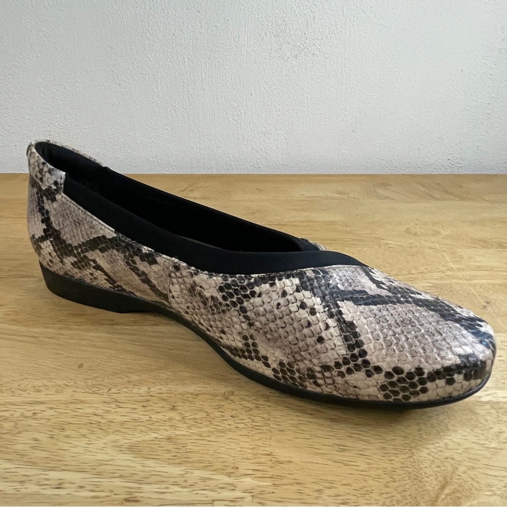 Clarks Snake-Print Slip-On Flats in Beige and Black Trim - Picture 3 of 12